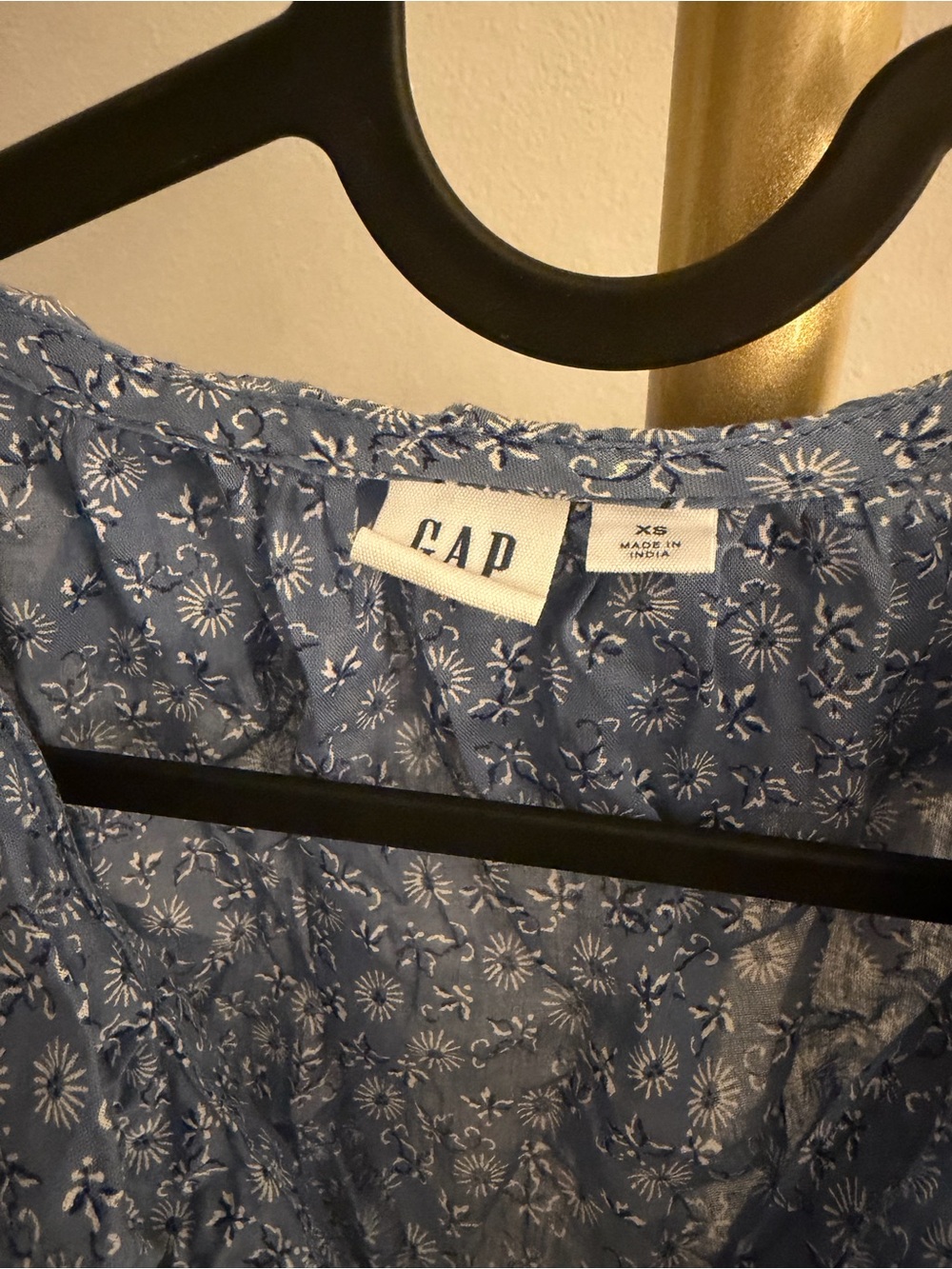GAP Blue Floral Ruffle Button-Front Blouse - Picture 3 of 6